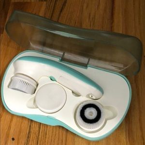 Amazon Fancii Facial Brush (dupe for VP)